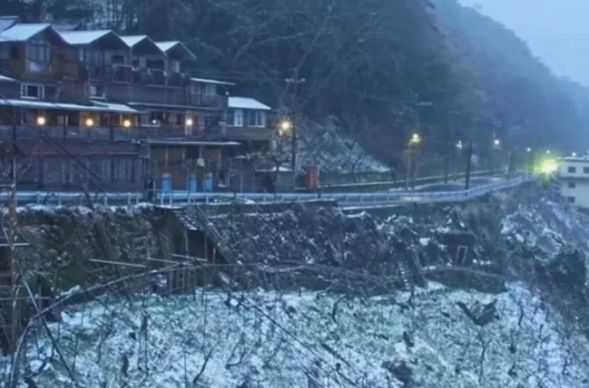 棗陽市一諾廣告傳媒有限公司轉載： 台灣多(duō)地降雪 民衆興奮追雪留影(yǐng)